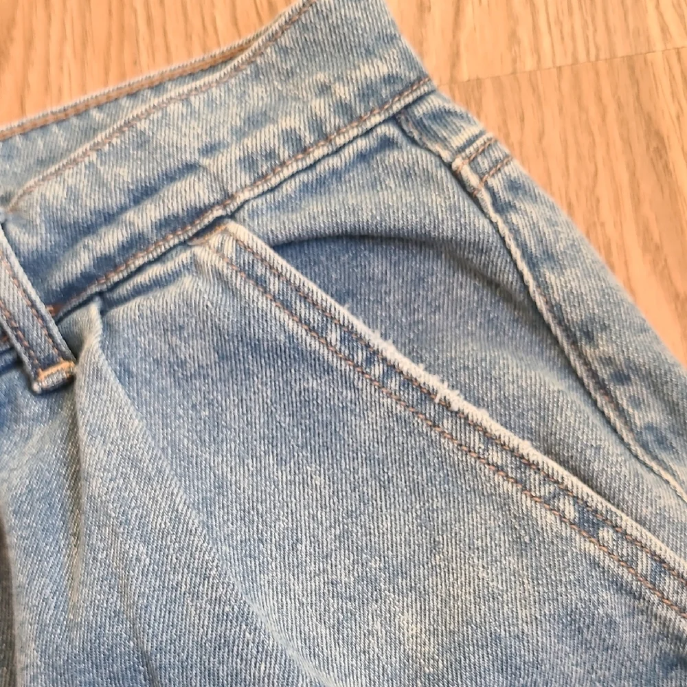 American Eagle Outfitters Light Blue Jean Shorts - Picture 3 of 7